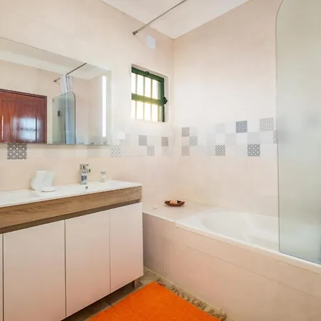 Sequeira - Private Pool - Free Wifi - By Bedzy Villa