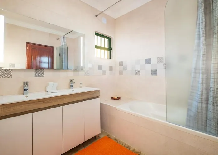 Sequeira - Private Pool - Free Wifi - By Bedzy Villa