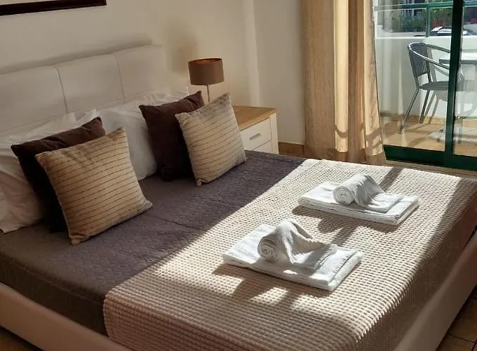 Sequeira - Private Pool - Free Wifi - By Bedzy